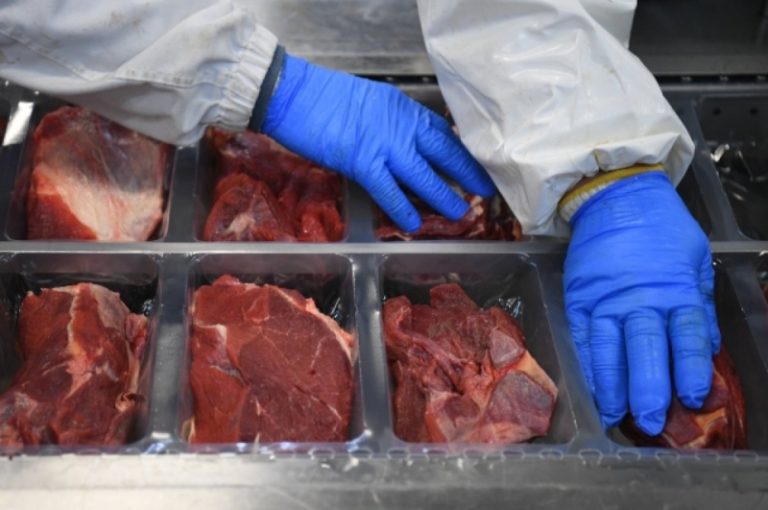 Российские ученые создали упаковку, меняющую цвет при порче продукта