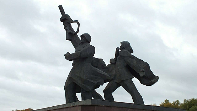 Памятник Советскому солдату снесли во Львовской области