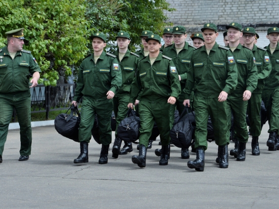 Песков: Путин концептуально поддержал повышение призывного возраста