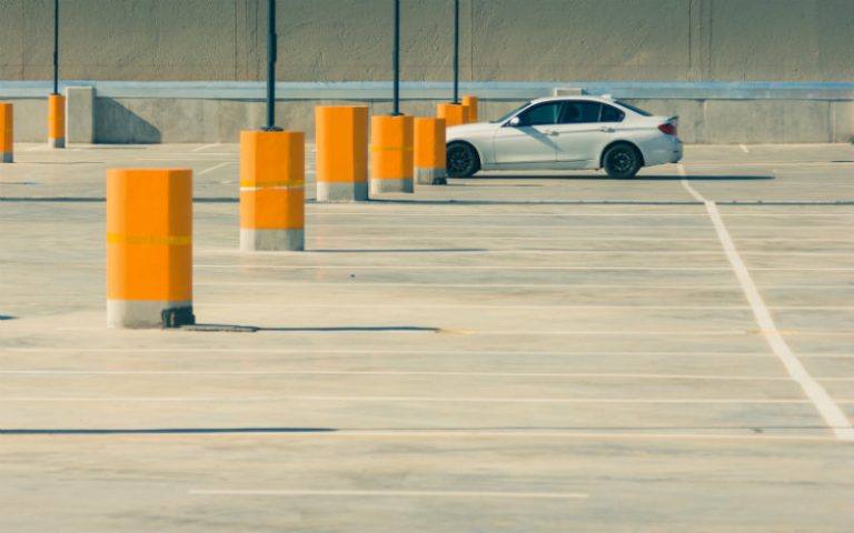 Оборудование для парковки: как выбрать столбики и защитить свое авто