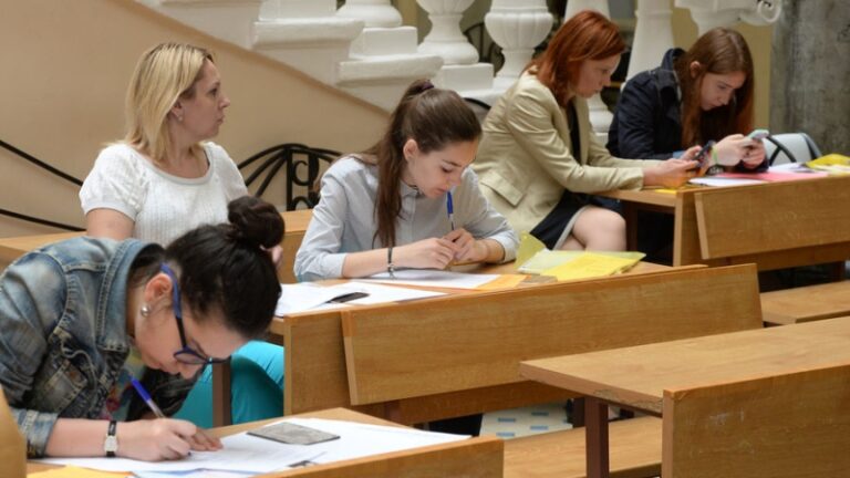 Платный прием в вузах ограничат с 1 сентября. Число мест будет устанавливать государство