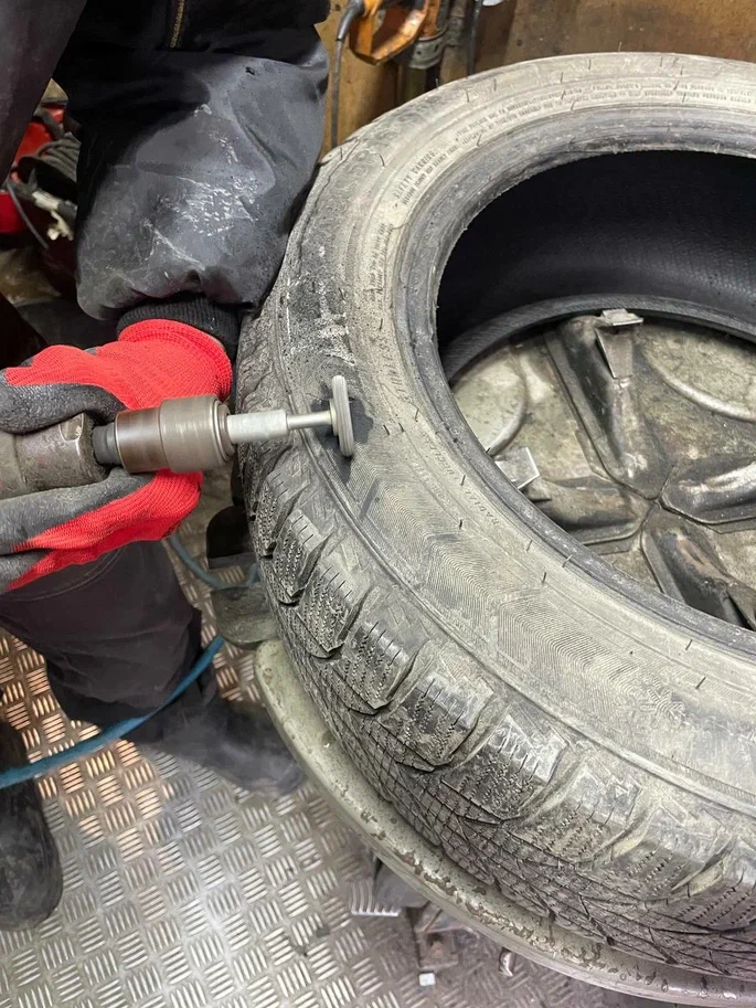 Грузовой выездной шиномонтаж на Рублёвском шоссе: мобильная помощь для грузовиков
