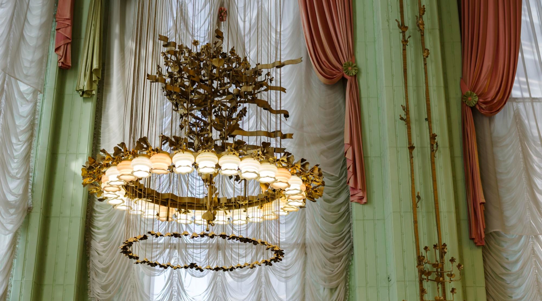 Пошив штор на заказ: как выбрать ткань и оформить индивидуальный заказ