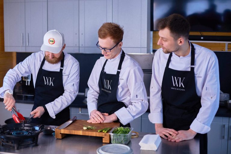 Пицца для детей в кулинарной студии White-Kitchen